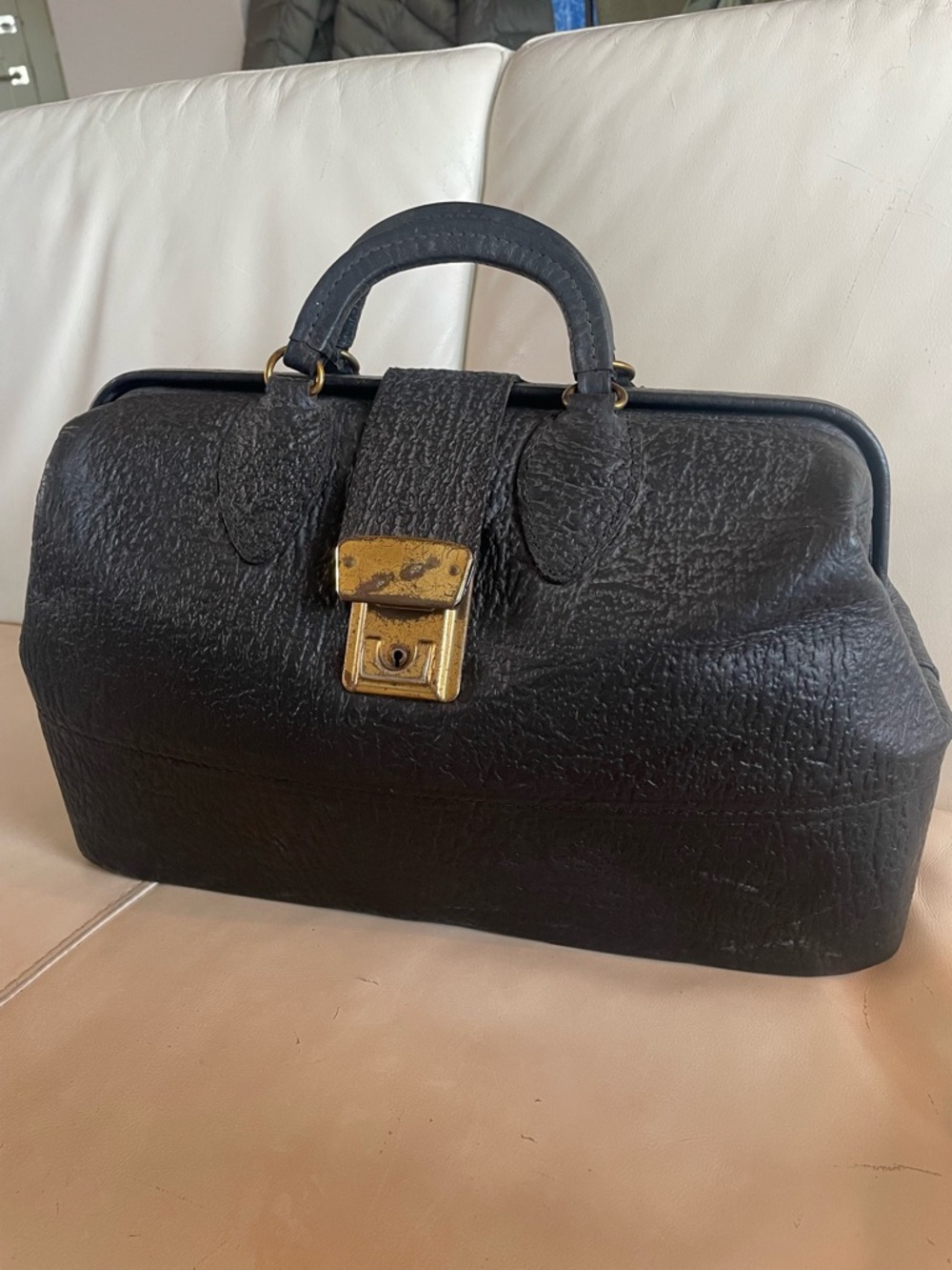 Shell Top Grain Cowhide Black Leather Doctor-Style Bag - circa 1930ish + KEY!